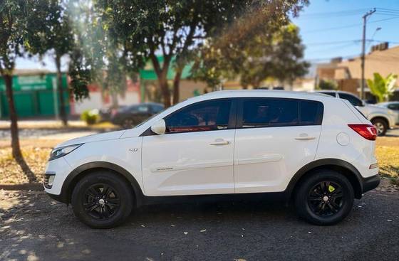 KIA SPORTAGE 2.0 EX 4X2 16V GASOLINA 4P AUTOMÁTICO KIA SPORTAGE 2.0 EX 4X2 16V GASOLINA 4P AUTOMÁTICO